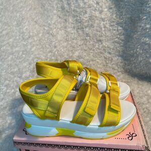 New Pazzle Kala3 yellow fabric straps and white rubber platform sandals size 9